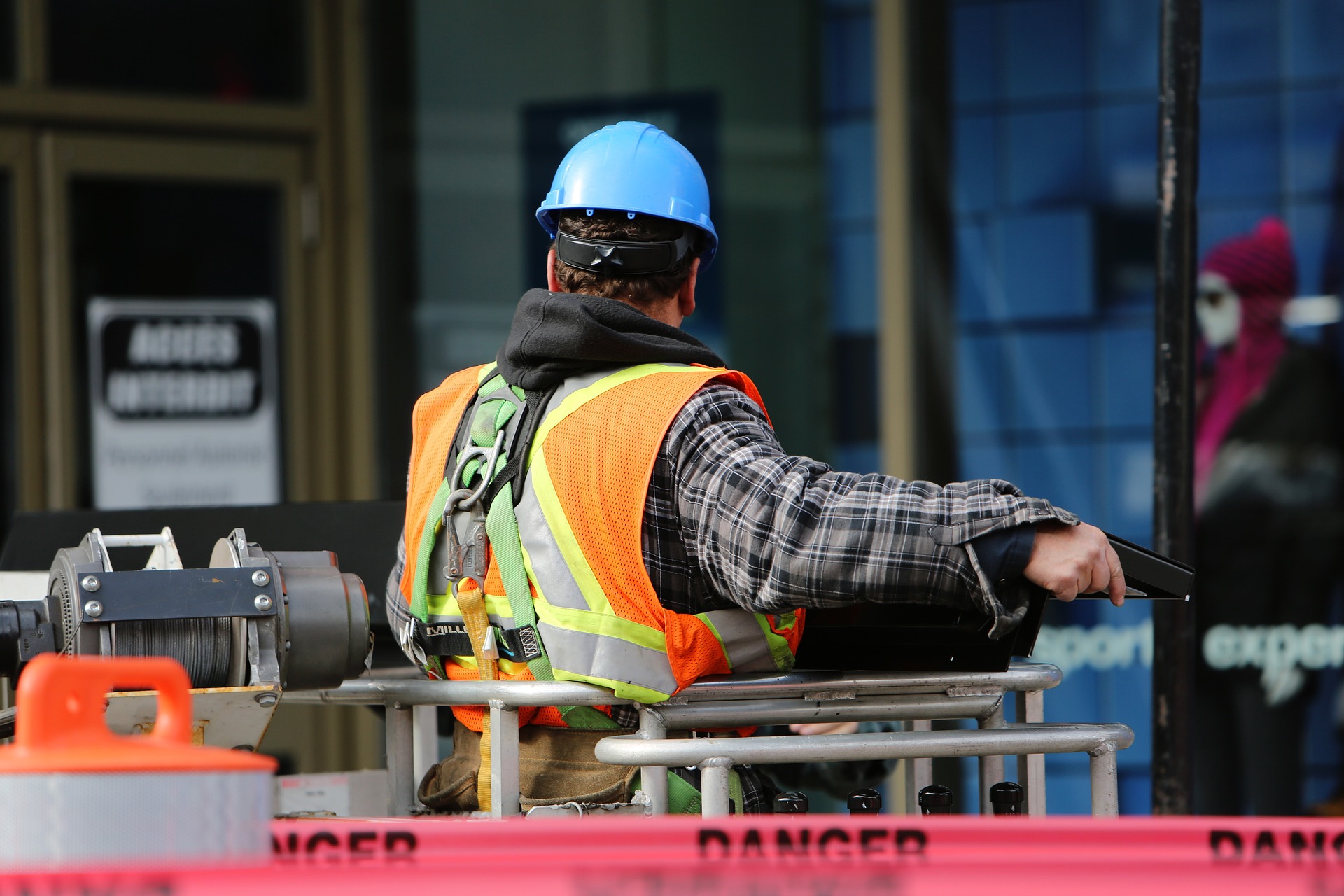 construction-worker-569126_1920